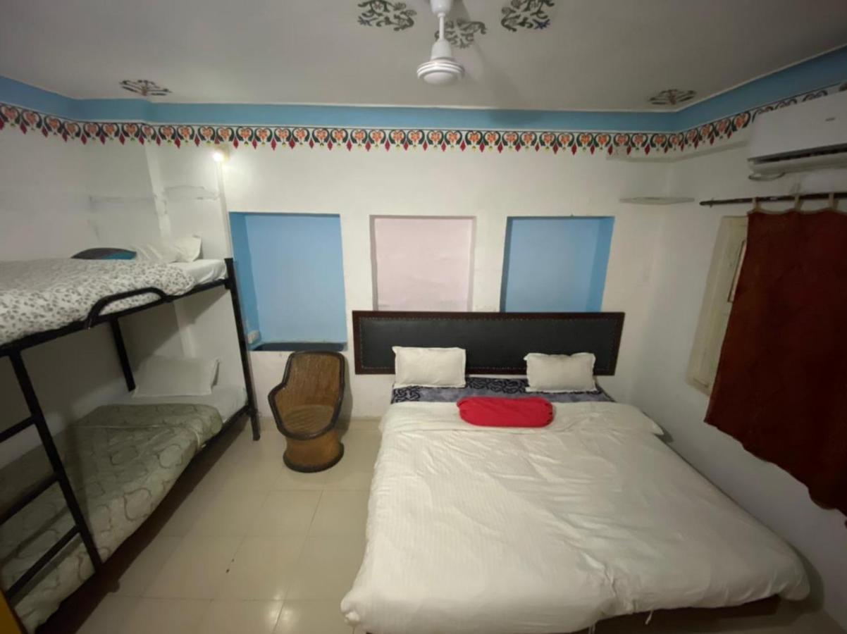 Hotel Hanuman Ghat On Lake Pichola Udajpur Zewnętrze zdjęcie